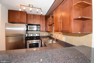 5821 Inman Park Cir, Rockville, MD 20852 - Photo 5