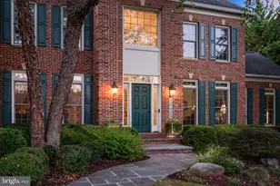 10405 Sandringham Ct, Potomac, MD 20854 - Photo 5