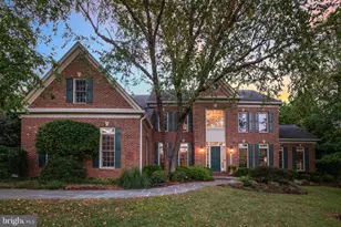 10405 Sandringham Ct, Potomac, MD 20854 - Photo 3