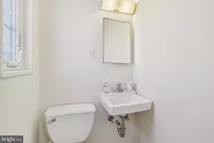 9838 Hollow Glen Pl, Silver Spring, MD 20910 - Photo 9