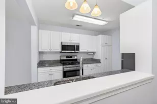 10007 Vanderbilt Cir, Rockville, MD 20850 - Photo 9