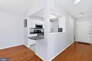 10007 Vanderbilt Cir, Rockville, MD 20850 - Photo 3