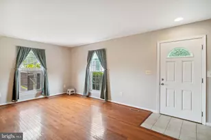 19314 Sandy Lake Dr, Gaithersburg, MD 20879 - Photo 3