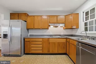 6105 Tilden Ln, Rockville, MD 20852 - Photo 9