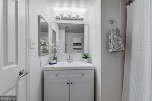 10101 Grosvenor Pl, Rockville, MD 20852 - Photo 15