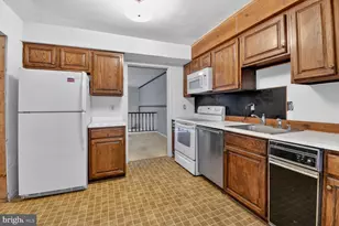 7607 Heatherton Ln, Rockville, MD 20854 - Photo 11