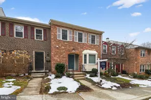 7607 Heatherton Ln, Rockville, MD 20854 - Photo 3