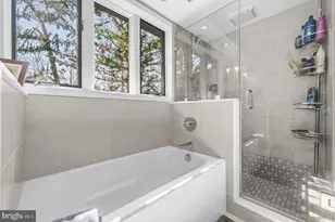 18900 Woodway Dr, Rockville, MD 20855 - Photo 37