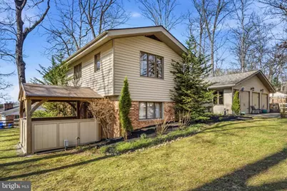 18900 Woodway Drive, Rockville, MD 20855 - Photo 3