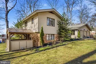 18900 Woodway Dr, Rockville, MD 20855 - Photo 3