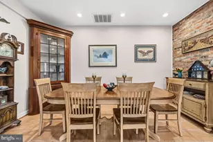 18900 Woodway Dr, Rockville, MD 20855 - Photo 19