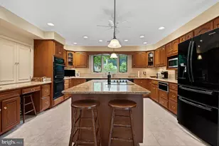 11301 Crossing Glen Ct, Potomac, MD 20854 - Photo 5