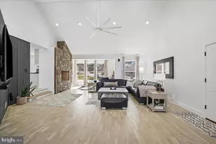 11309 Hidden Hollow Ct, Potomac, MD 20854 - Photo 5