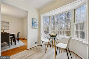 7847 Heatherton Ln, Rockville, MD 20854 - Photo 9