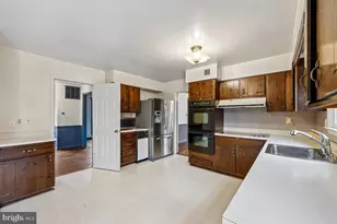 13724 Bridgewater Dr, Silver Spring, MD 20904 - Photo 23