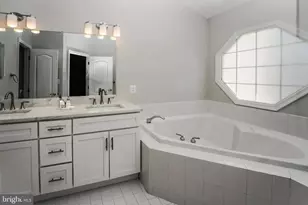 1154 Regal Oak Dr, Rockville, MD 20852 - Photo 13