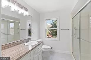 12721 Lincolnshire Dr, Potomac, MD 20854 - Photo 29