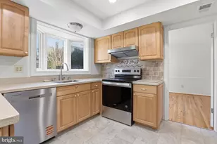 12721 Lincolnshire Dr, Potomac, MD 20854 - Photo 5