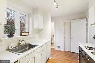 9888 Hollow Glen Pl, Silver Spring, MD 20910 - Photo 7