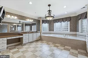 12600 Hill Creek Ln, Potomac, MD 20854 - Photo 61