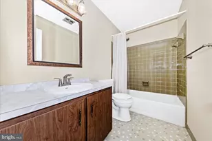 3 Pavilion Dr, Gaithersburg, MD 20878 - Photo 37