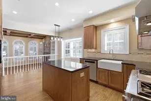 16 Maplewood Park Ct, Bethesda, MD 20814 - Photo 7