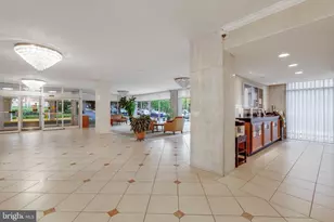 10201 Grosvenor Pl, Rockville, MD 20852 - Photo 9