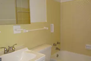 10201 Grosvenor Pl, Rockville, MD 20852 - Photo 7