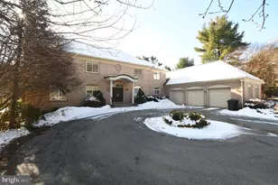 8900 Holly Leaf Ln, Bethesda, MD 20817 - Photo 3