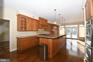 8900 Holly Leaf Ln, Bethesda, MD 20817 - Photo 15