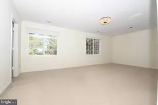 8900 Holly Leaf Ln, Bethesda, MD 20817 - Photo 37