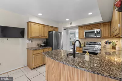 20716 Highland Hall Drive, Montgomery Village, MD 20886 - Photo 9