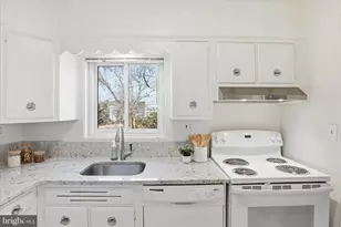 10014 Cedar Ln, Kensington, MD 20895 - Photo 11