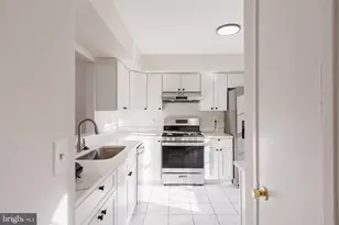 1014 Copperstone Ct, Rockville, MD 20852 - Photo 3