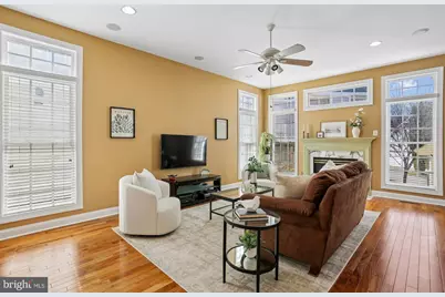 945 Main Street, Gaithersburg, MD 20878 - Photo 3