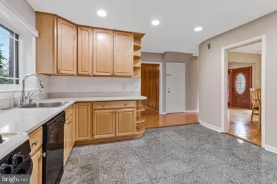 6011 Bradley Boulevard, Bethesda, MD 20817 - Photo 7