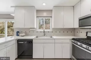 11433 Beechgrove Ln, Potomac, MD 20854 - Photo 13