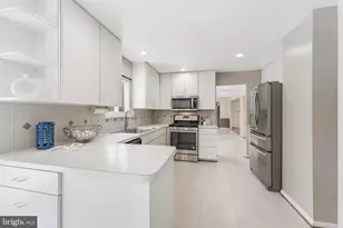 11433 Beechgrove Ln, Potomac, MD 20854 - Photo 15