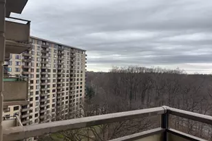 5225 Pooks Hill Rd, Bethesda, MD 20814 - Photo 3