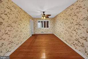 1030 Cresthaven Dr, Silver Spring, MD 20903 - Photo 5