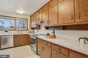 6017 Cheshire Dr, Bethesda, MD 20814 - Photo 11