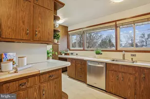 6017 Cheshire Dr, Bethesda, MD 20814 - Photo 9