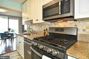 10201 Grosvenor Pl, Rockville, MD 20852 - Photo 17