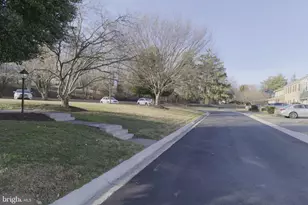 10277 Gainsborough Rd, Potomac, MD 20854 - Photo 31