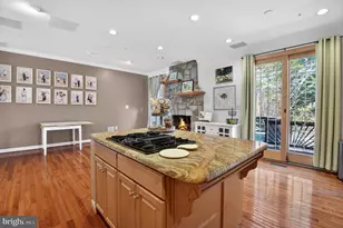 105 Crofton Hill Ln, Rockville, MD 20850 - Photo 19