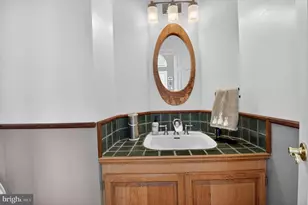 105 Crofton Hill Ln, Rockville, MD 20850 - Photo 11