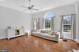 105 Crofton Hill Ln, Rockville, MD 20850 - Photo 3