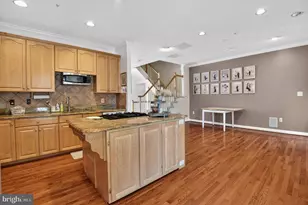 105 Crofton Hill Ln, Rockville, MD 20850 - Photo 17