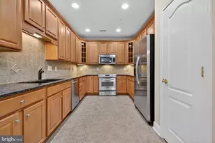 327 King Farm Blvd, Rockville, MD 20850 - Photo 3