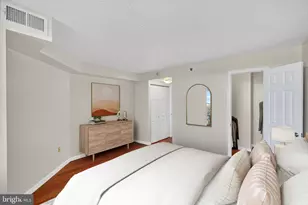 10101 Grosvenor Pl, Rockville, MD 20852 - Photo 9